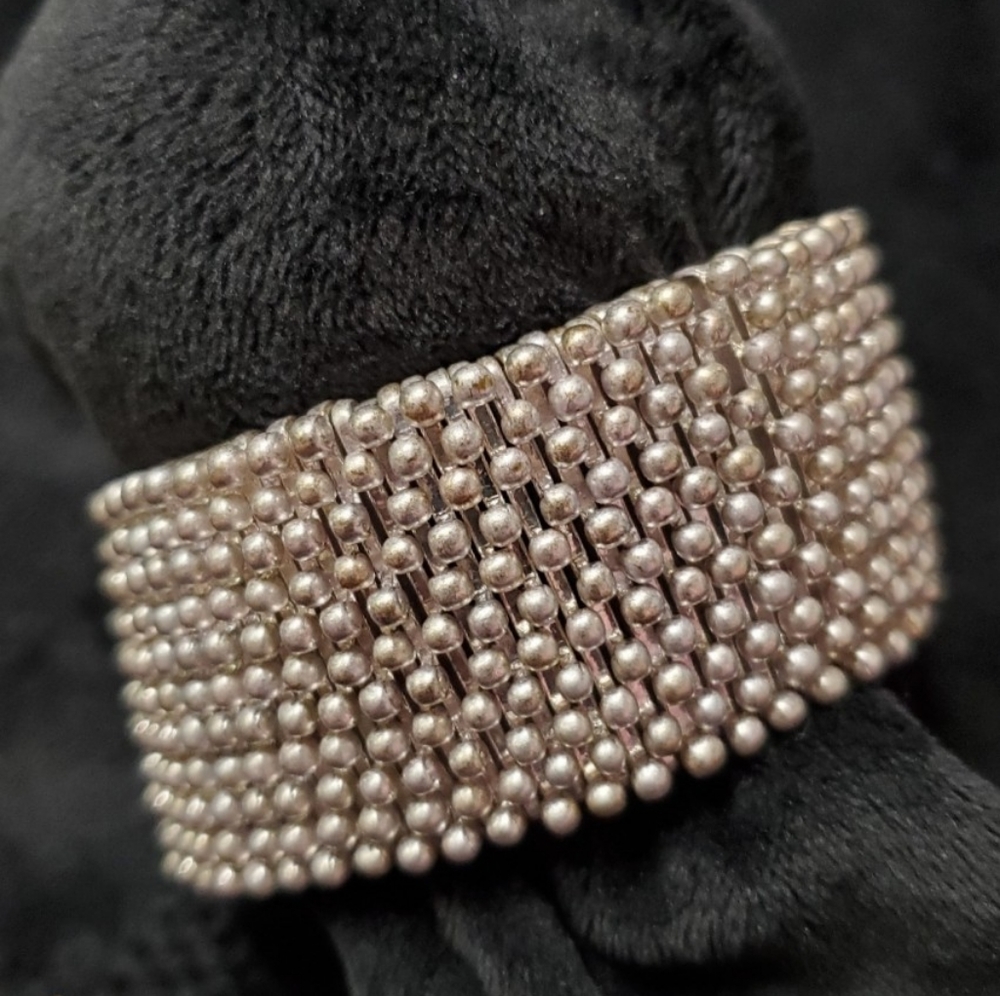 Silver beaded stretchable bracelet 8".
